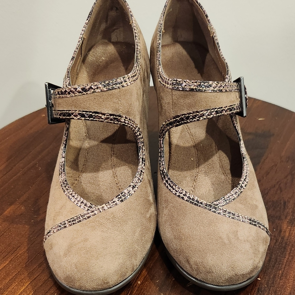 AEROSOLES Brown Mary Jane Heels